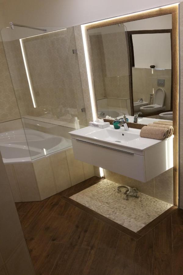 In Heart Of Prague - 2Br 2Ba Elegant Downtown Apt Bagian luar foto